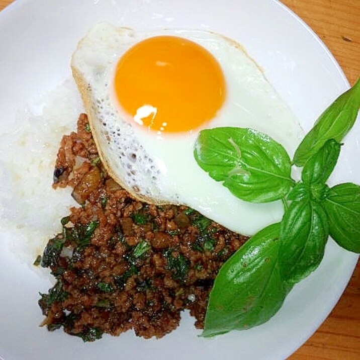 ちょっとタイ風　ひき肉バジルご飯